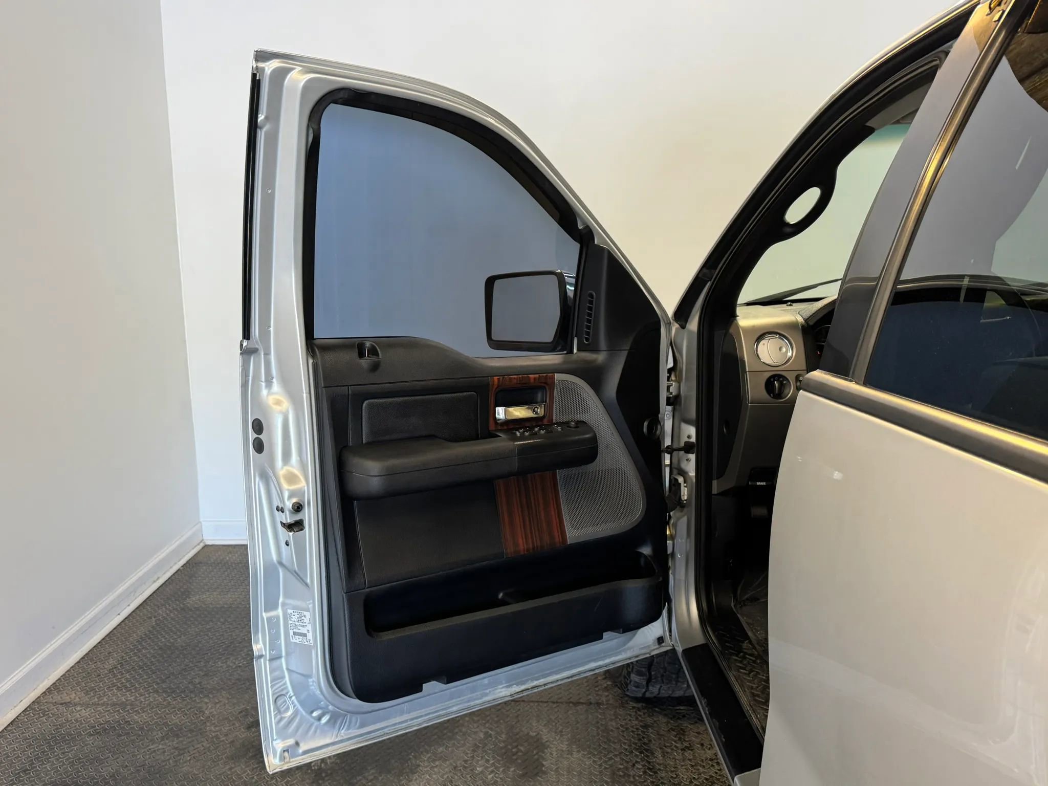 Used 2006 Lincoln Mark LT 4x4 image 7
