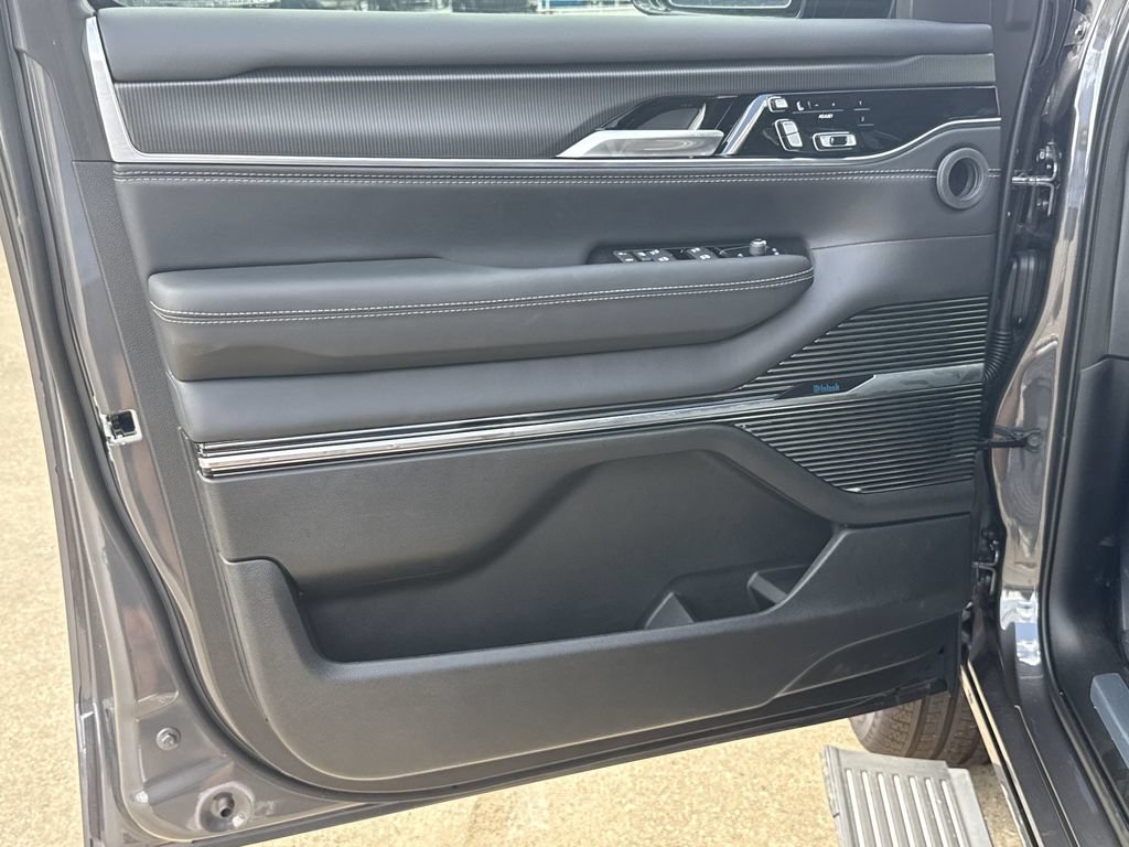 New 2026 Jeep Grand Wagoneer L Summit w/ Rear Seat Video Group I AWD/4WD image 10