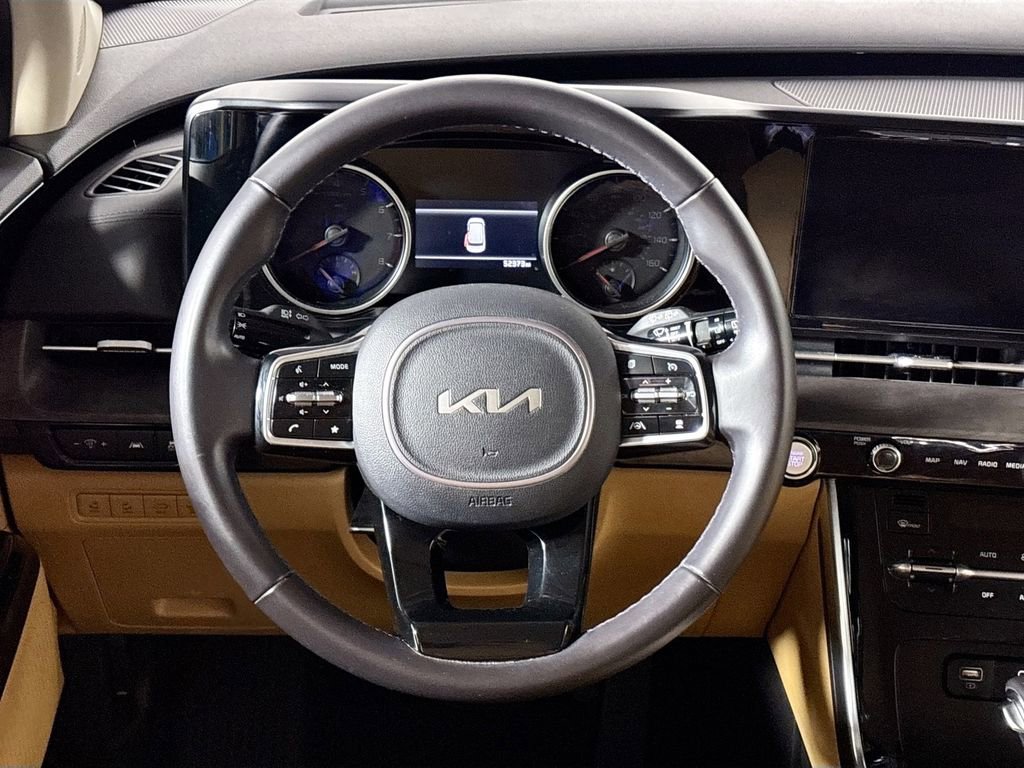 Used 2024 Kia Carnival EX image 14