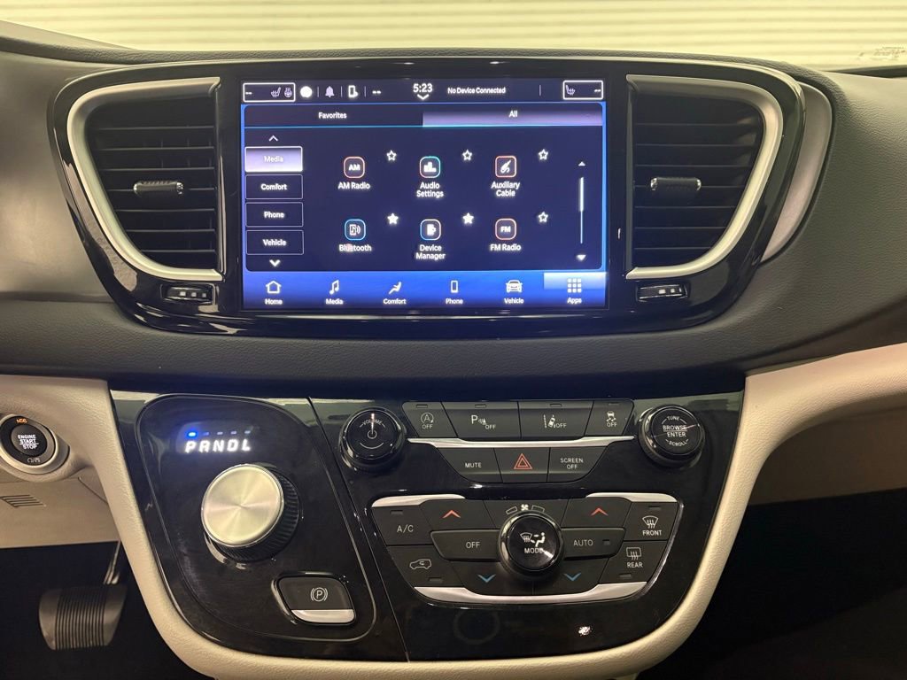 Used 2023 Chrysler Pacifica Touring-L FWD image 9