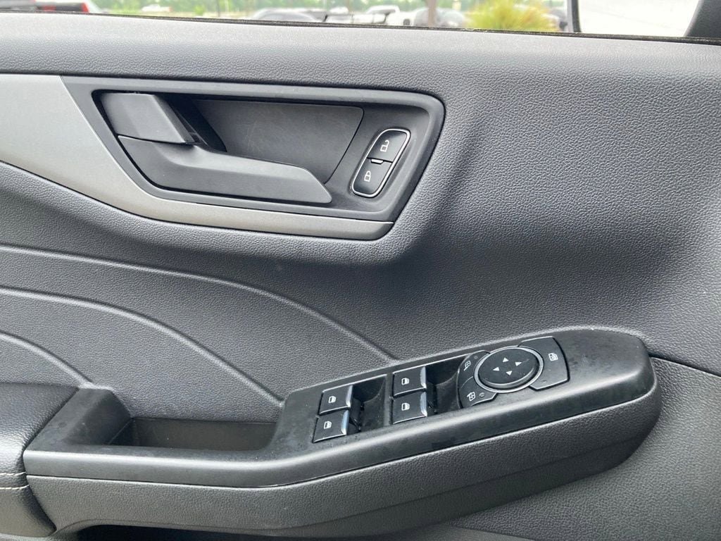 Used 2025 Ford Escape Active AWD/4WD image 12