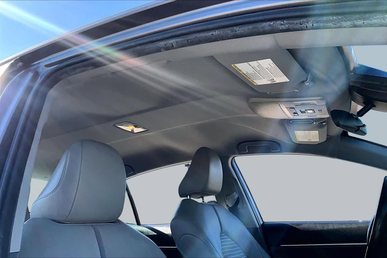 Used 2019 Toyota Camry SE FWD image 14