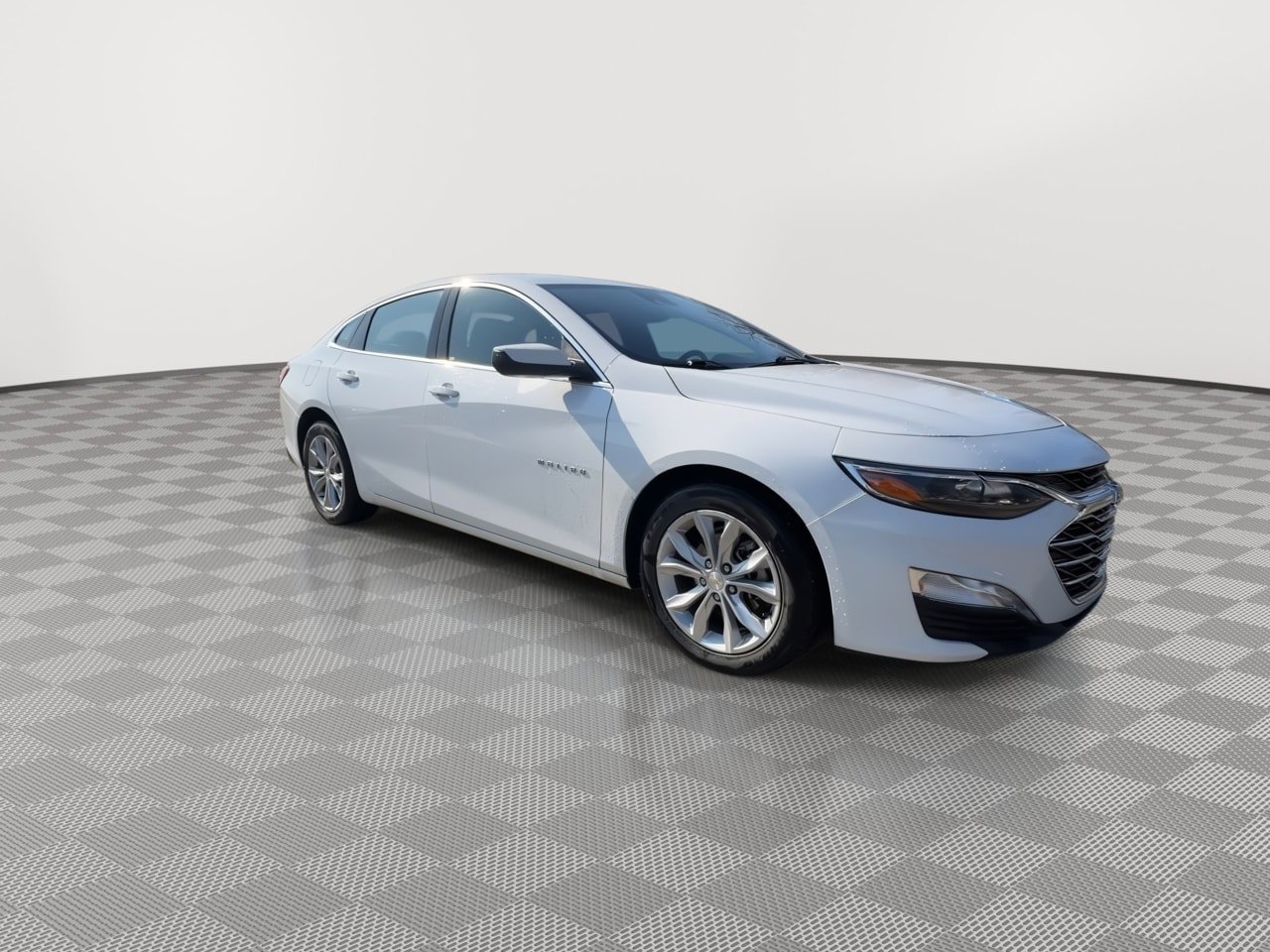 Used 2024 Chevrolet Malibu LT image 2