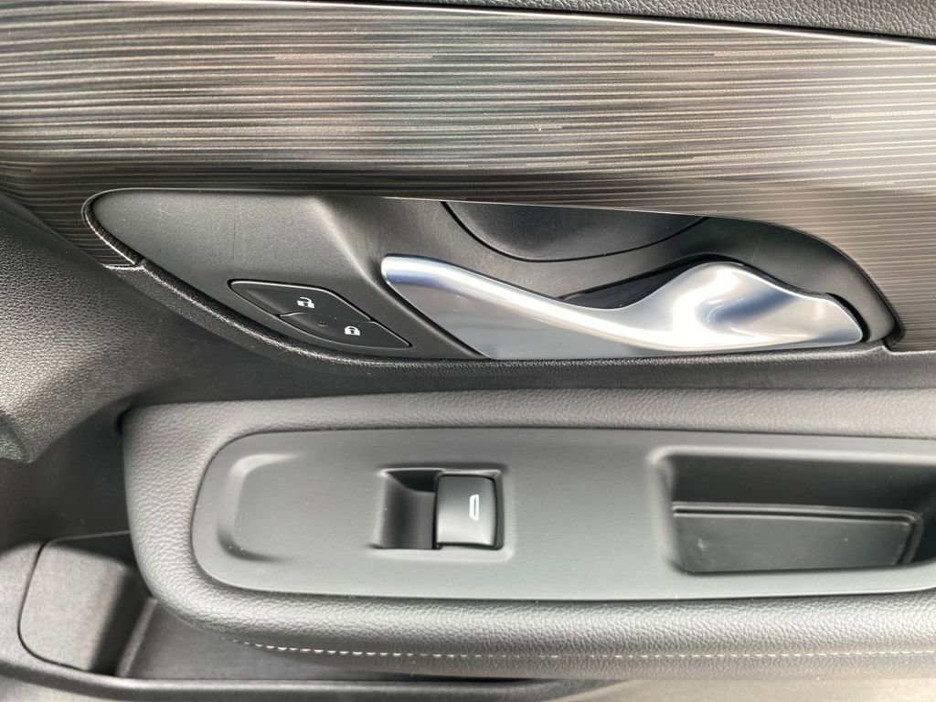 Used 2022 GMC Terrain SLE w/ Driver Convenience Package image 10