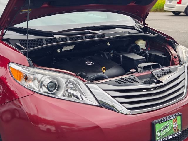 Used 2017 Toyota Sienna XLE w/ XLE Navigation Package FWD image 51