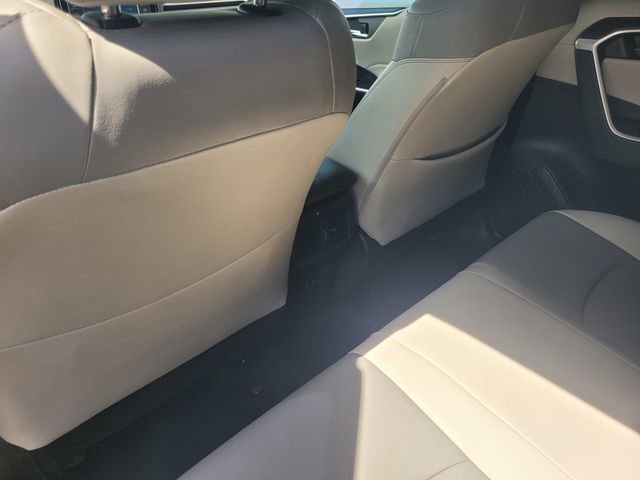 Used 2020 Toyota RAV4 XLE Premium FWD image 14