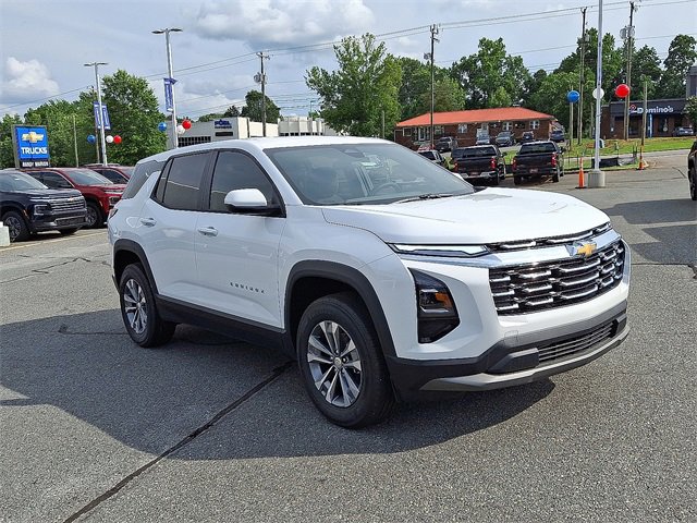 New 2026 Chevrolet Equinox LT image 2