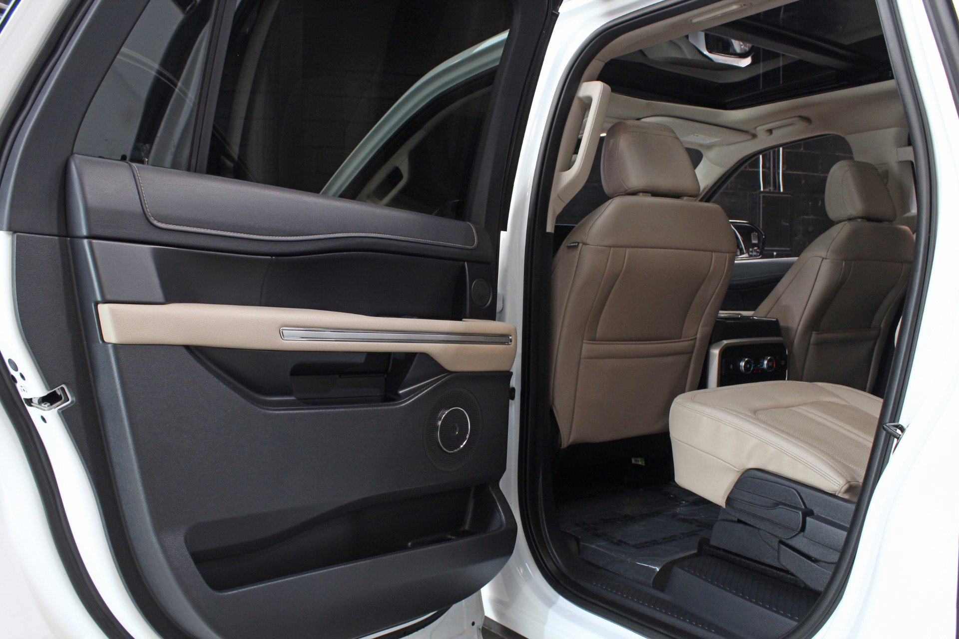Used 2023 Ford Expedition Max Limited AWD/4WD image 37
