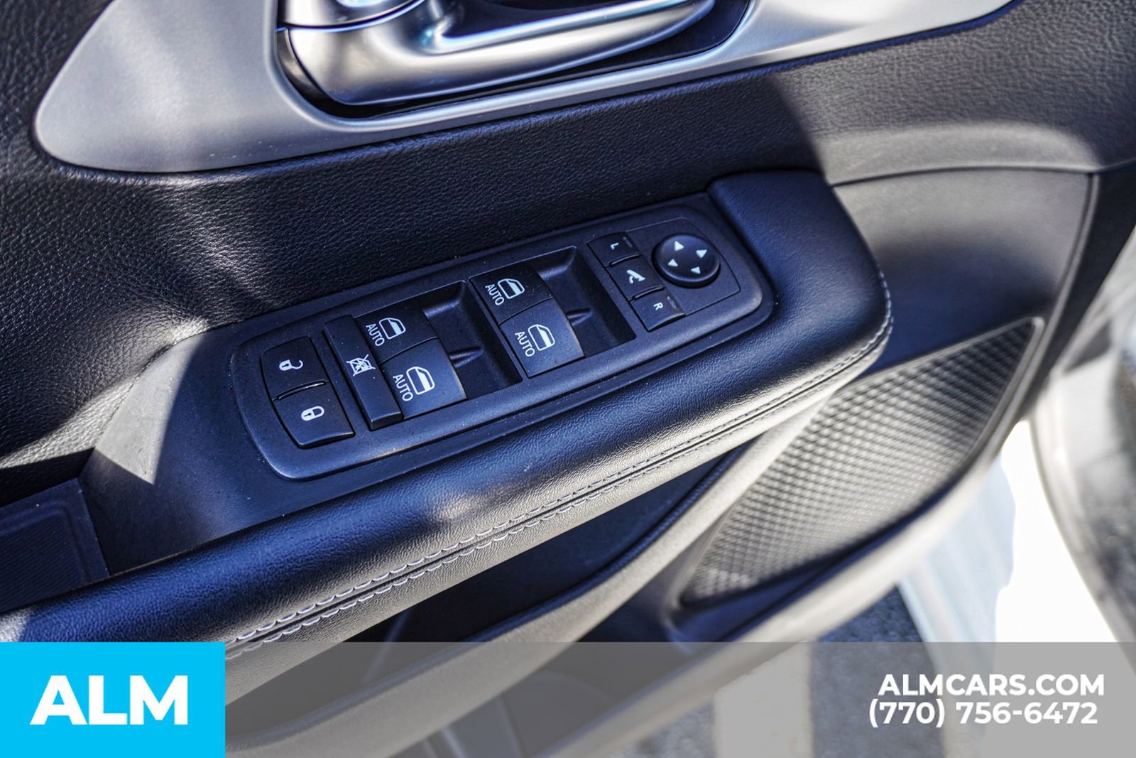 Used 2025 Chrysler Pacifica Limited image 35