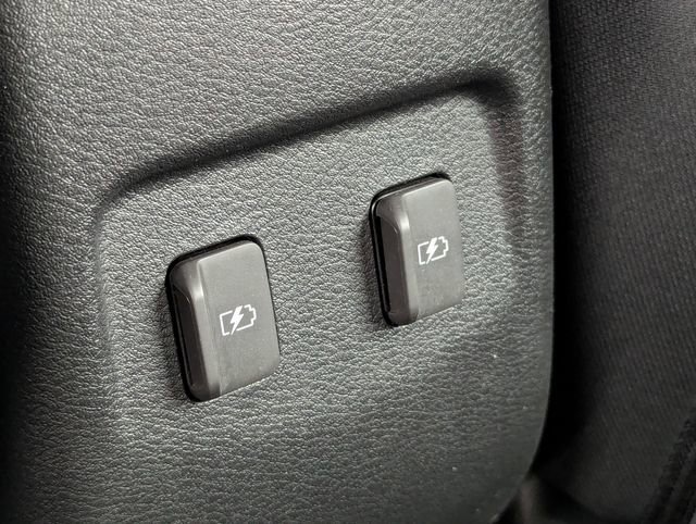 Used 2023 Nissan Kicks SV w/ Interior Electronics Package FWD image 22