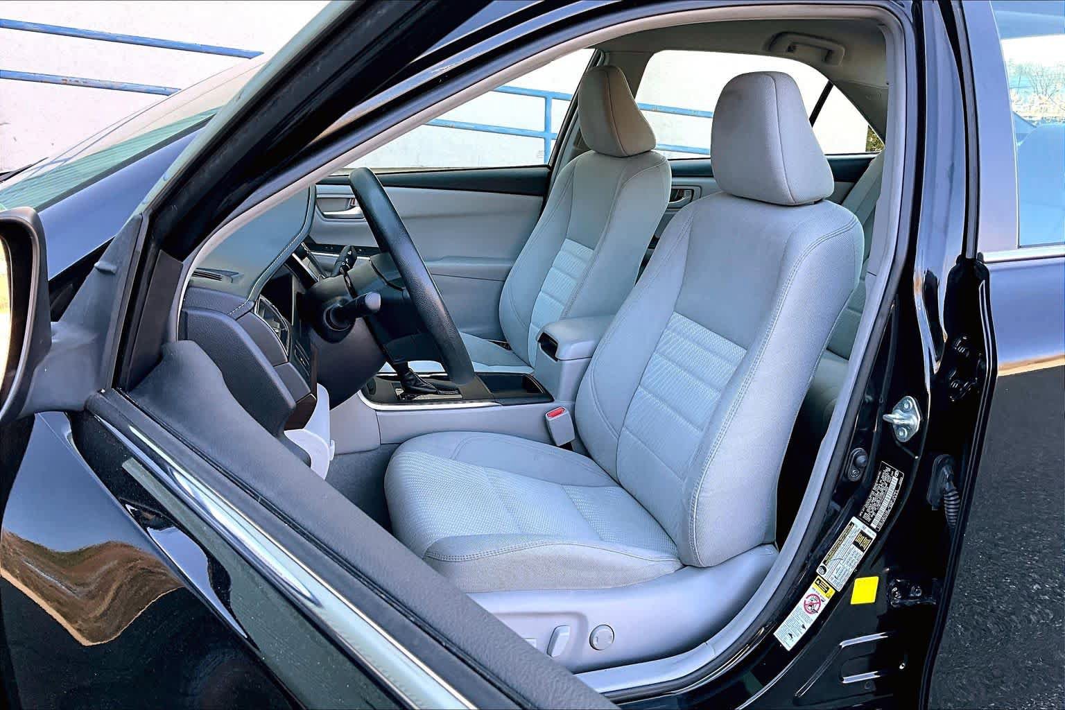 Used 2016 Toyota Camry LE FWD image 8