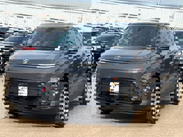 Used 2024 Hyundai Kona SE image 4