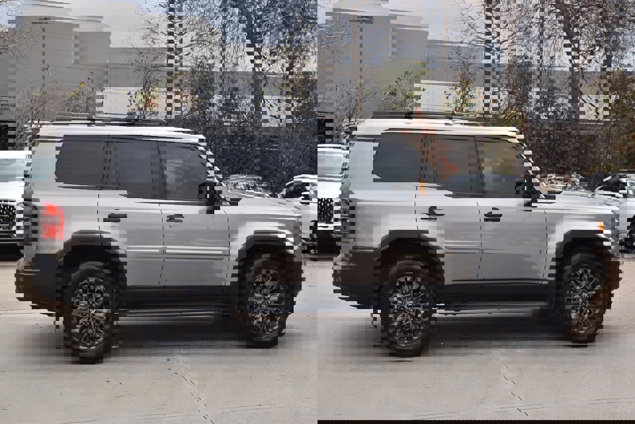 Used 2025 Toyota Land Cruiser image 6