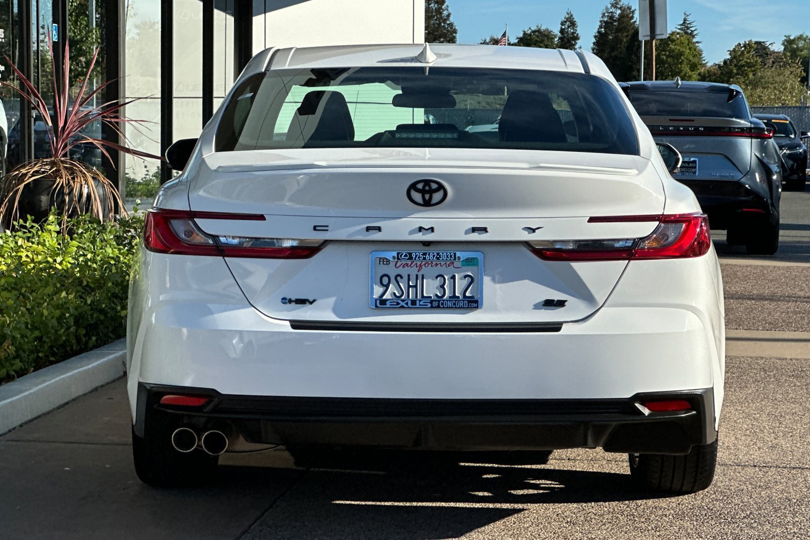 Used 2025 Toyota Camry SE FWD image 5