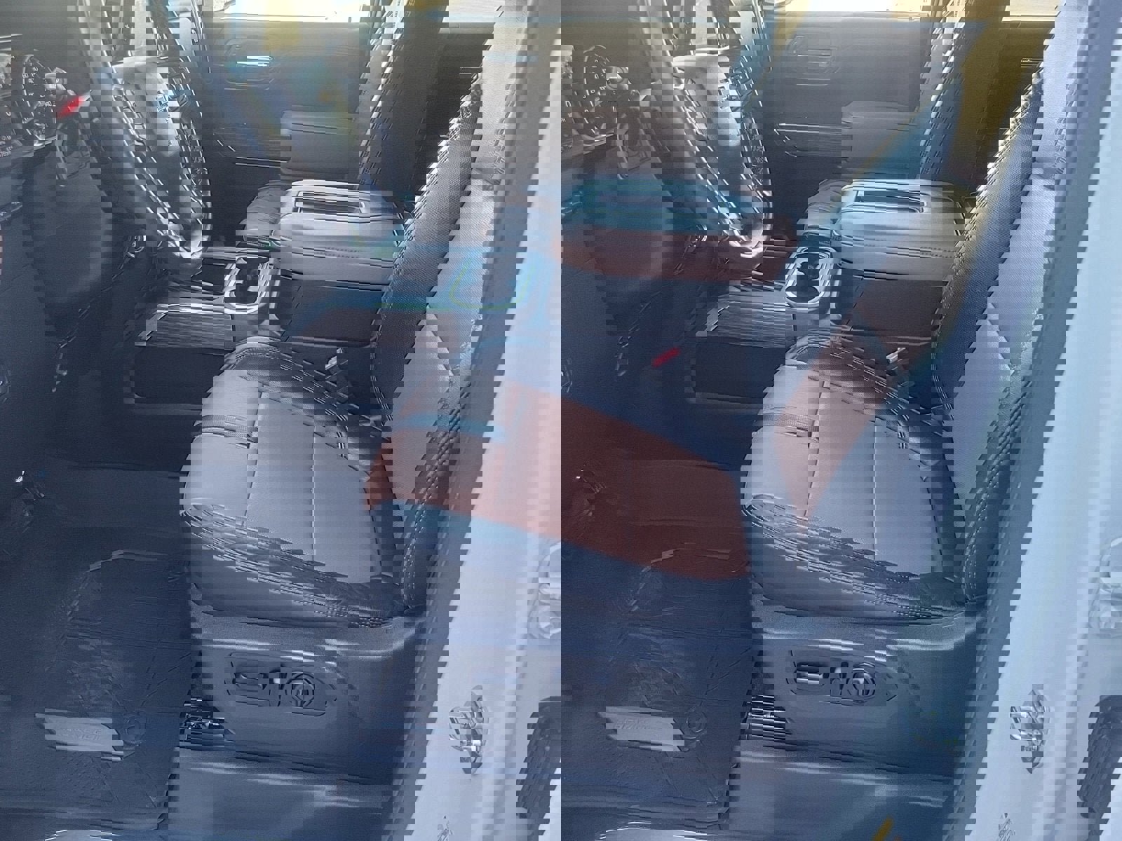 Used 2020 Chevrolet Silverado 1500 High Country w/ Technology Package image 13