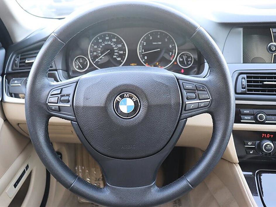 Used 2011 BMW 550i Sedan image 28
