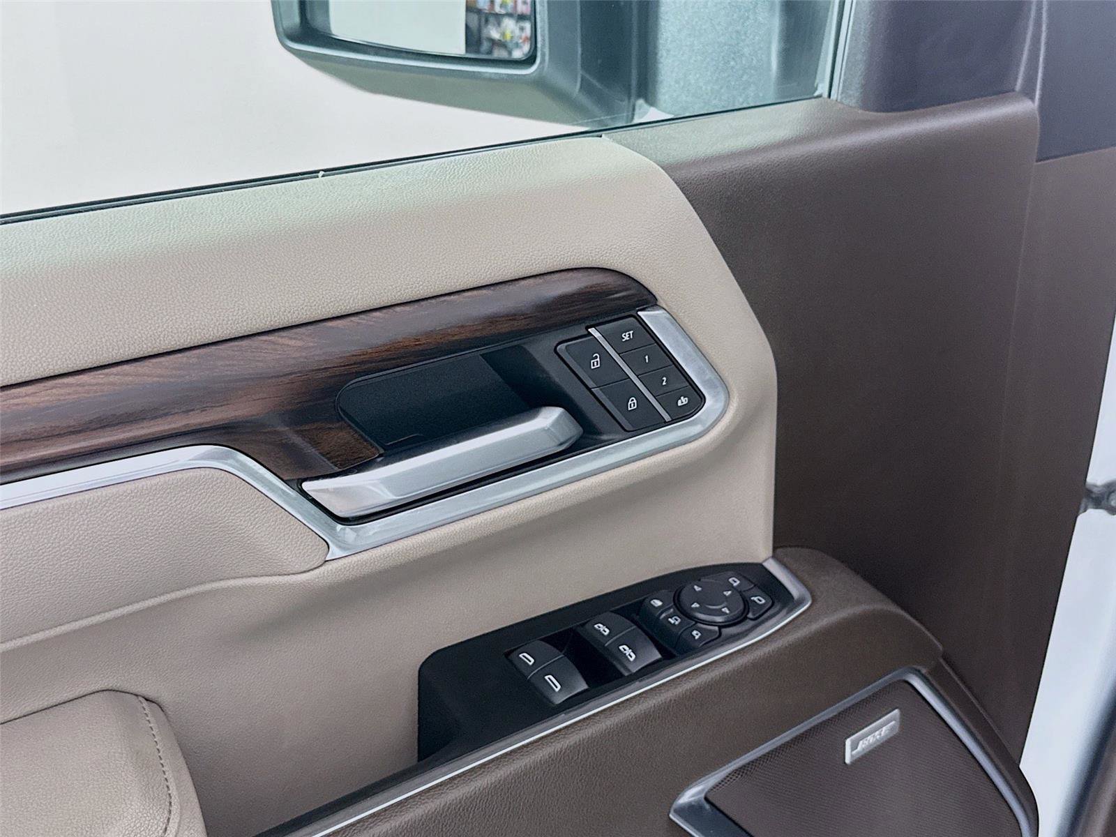Used 2025 GMC Sierra 3500 SLT w/ SLT Convenience Package image 17
