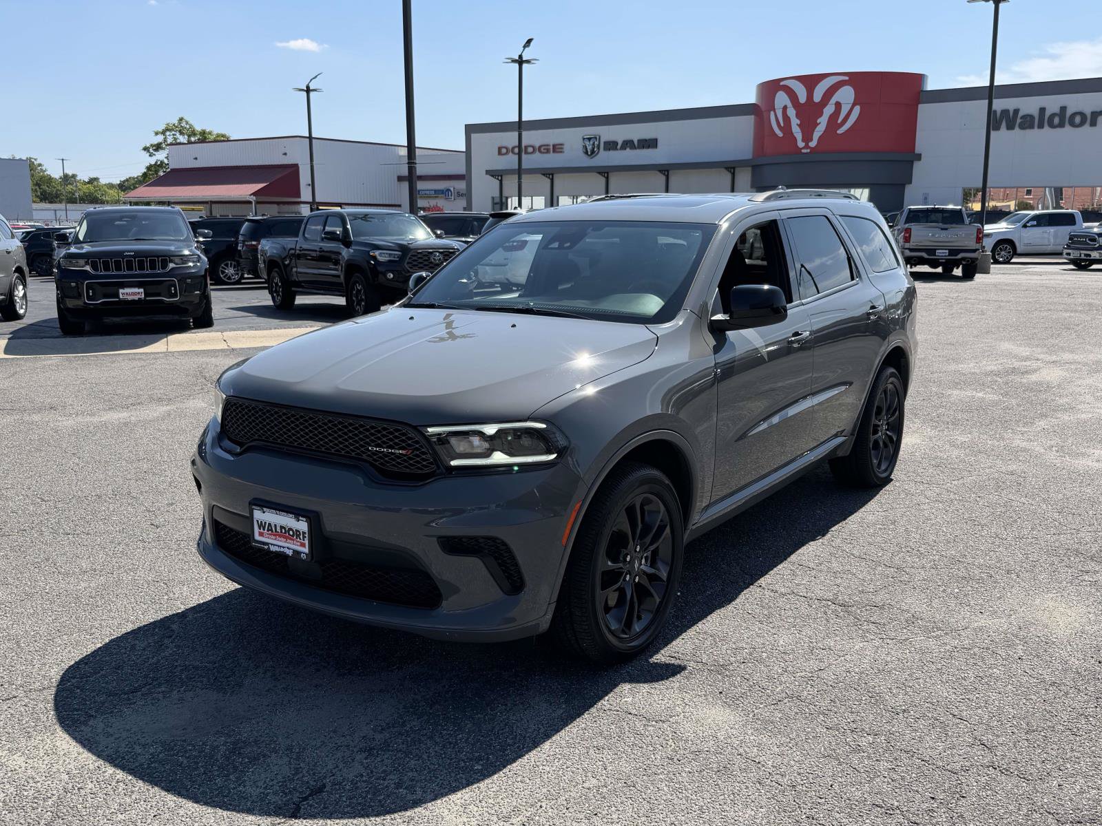 Used 2024 Dodge Durango SXT w/ SXT Blacktop Group AWD/4WD image 6