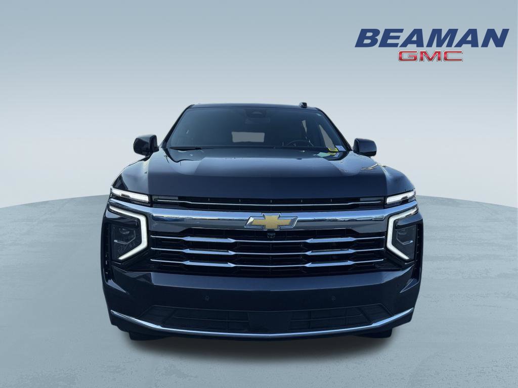 Used 2025 Chevrolet Suburban LT AWD/4WD image 2