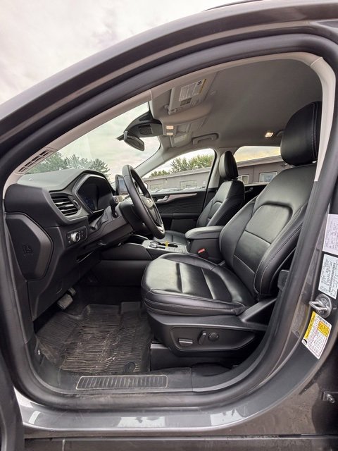 Used 2022 Ford Escape Titanium w/ Class II Trailer Tow Package image 9