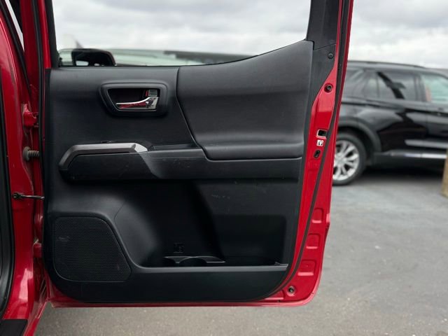 Used 2016 Toyota Tacoma SR image 14