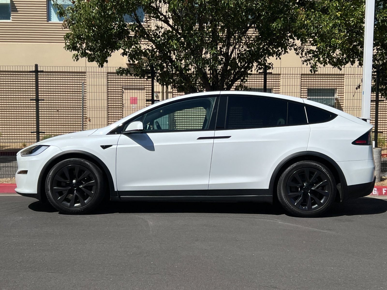 Used 2023 Tesla Model X AWD/4WD image 3