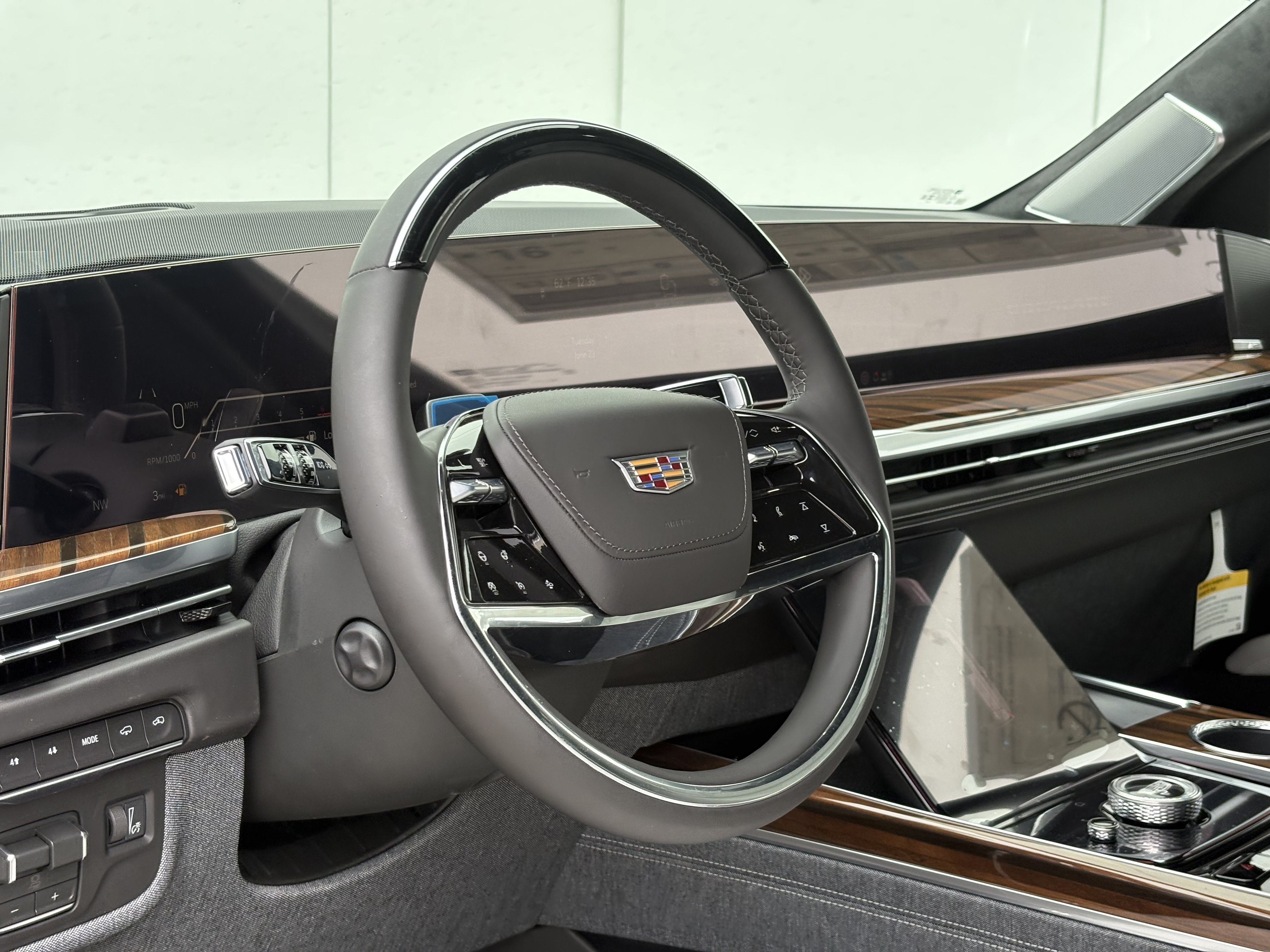 New 2026 Cadillac Escalade ESV Platinum Sport w/ LPO, ONYX Package AWD/4WD image 19