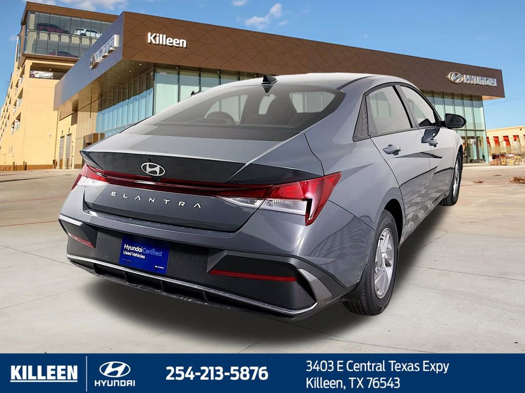 Used 2025 Hyundai Elantra SE FWD image 9