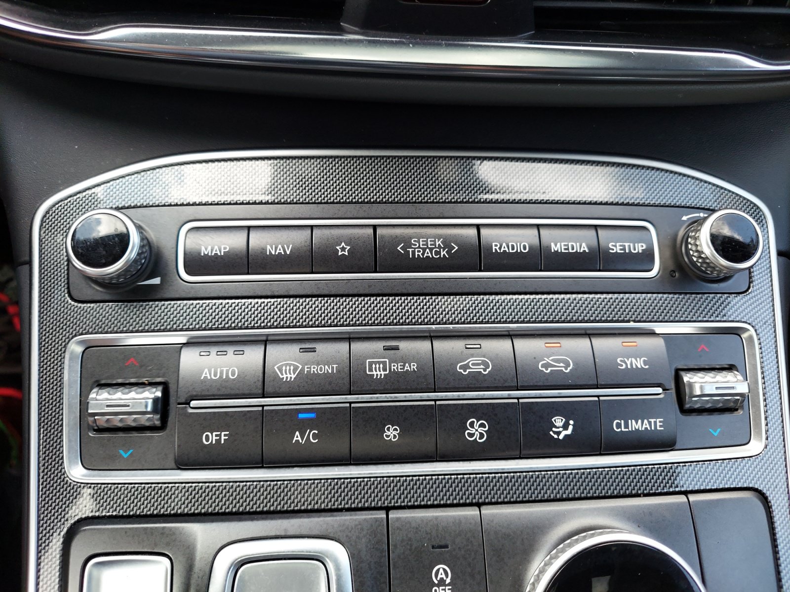 Used 2023 Hyundai Santa Fe SEL w/ Premium Package FWD image 18
