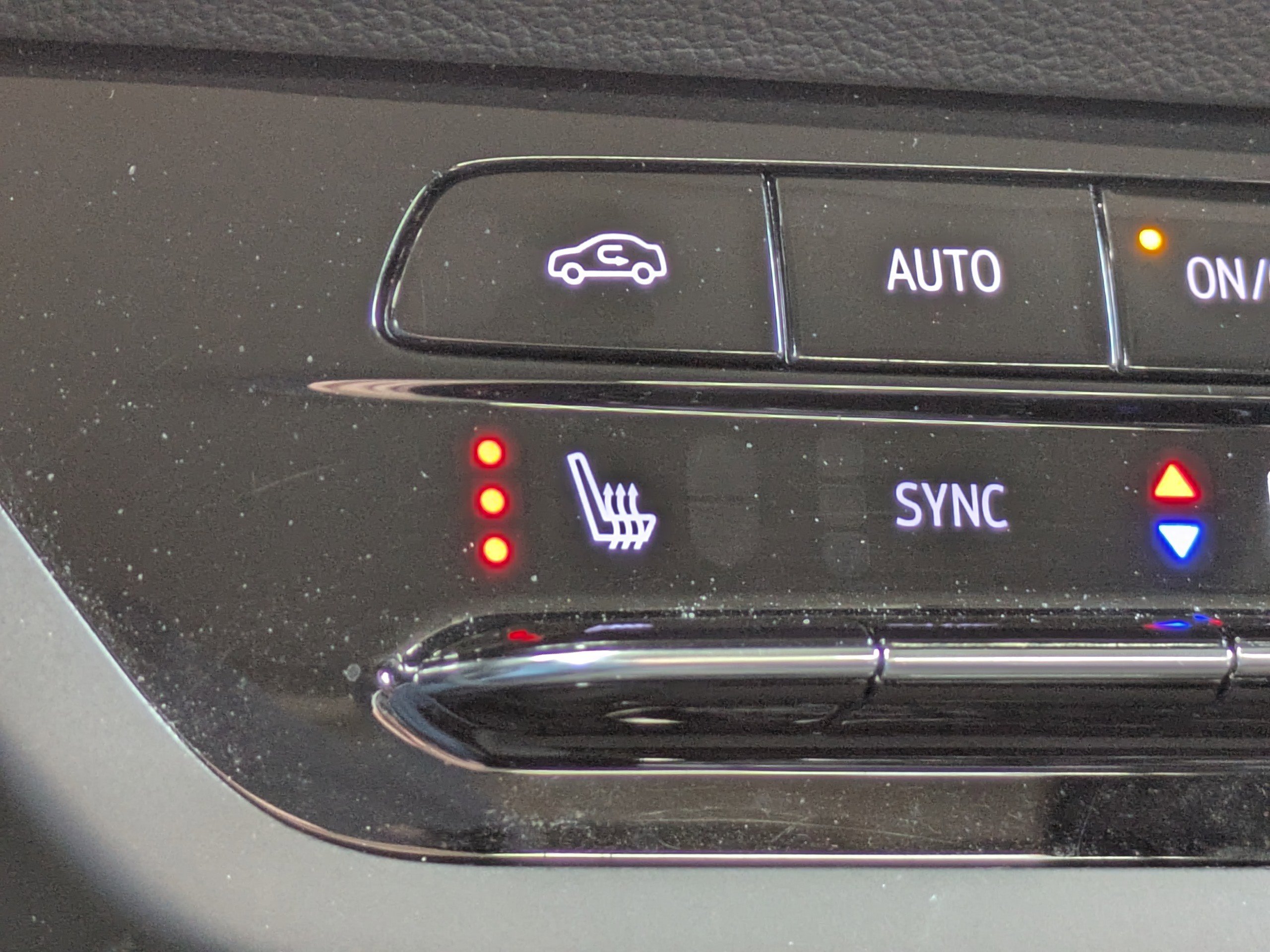 Used 2022 Buick Envision Essence w/ Technology Package I image 25