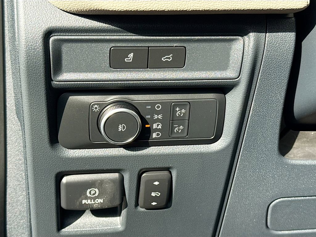 Used 2022 Ford Expedition Limited image 11