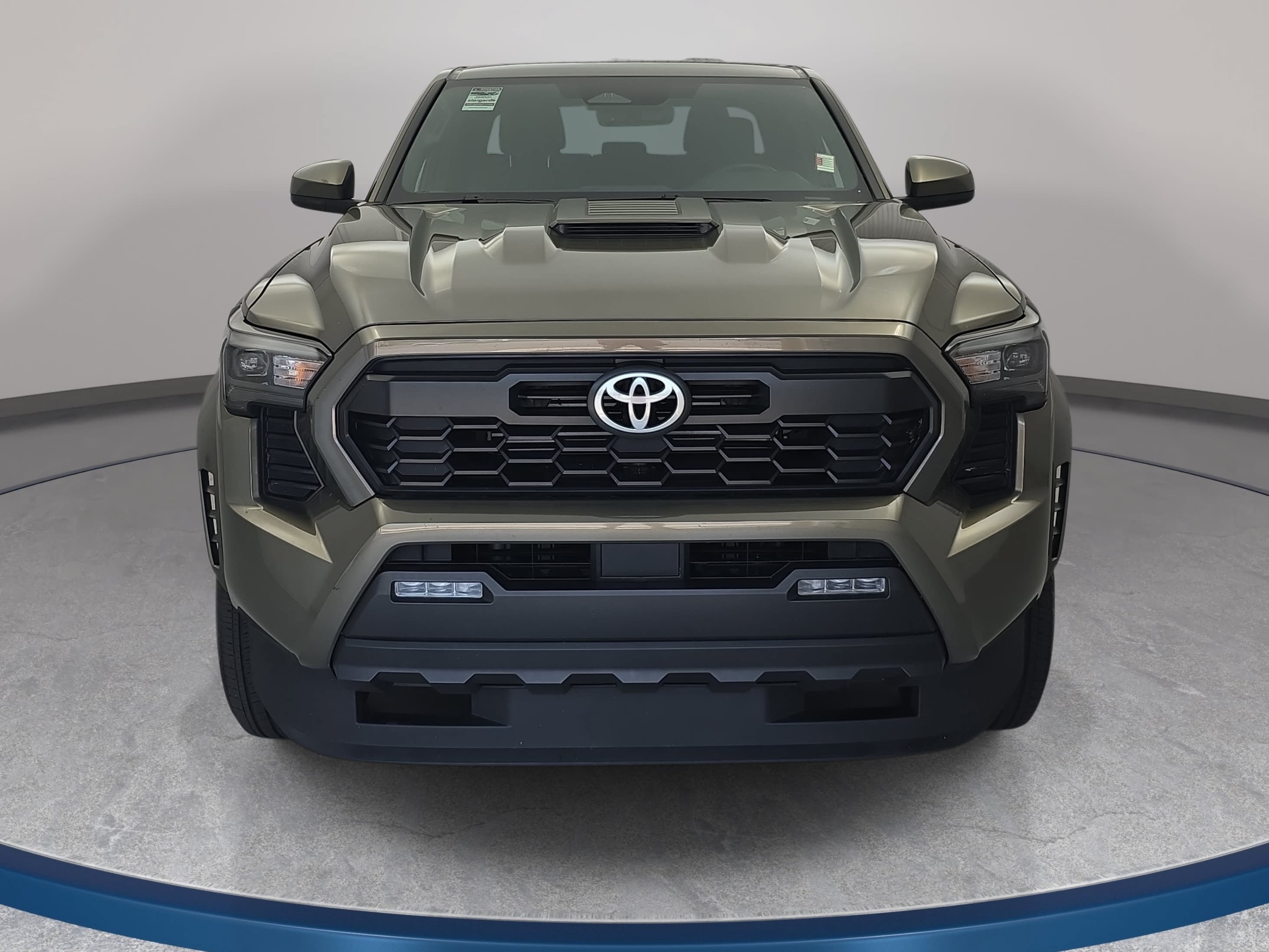 Used 2024 Toyota Tacoma TRD Sport AWD/4WD image 2
