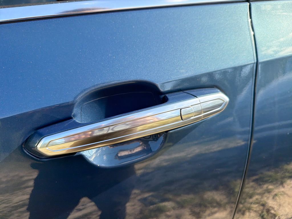 Used 2024 Cadillac XT4 Luxury FWD image 10