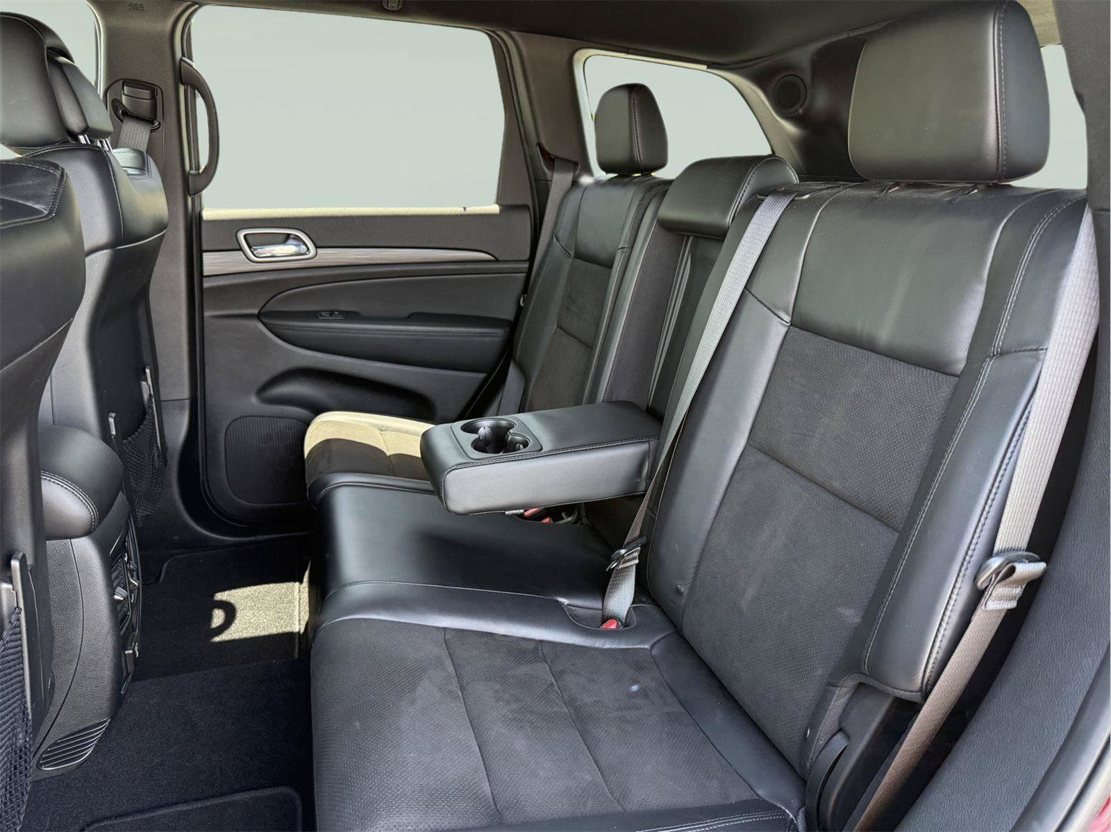 Used 2021 Jeep Grand Cherokee Laredo X AWD/4WD image 22
