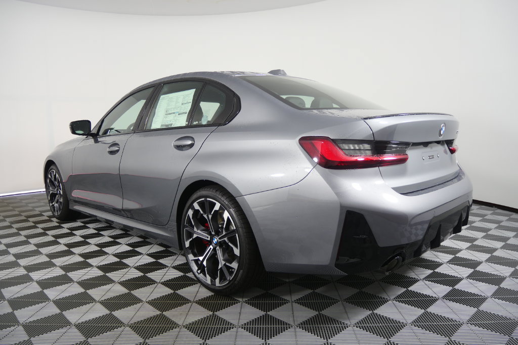 New 2026 BMW 330i Sedan w/ M Sport Package RWD image 6