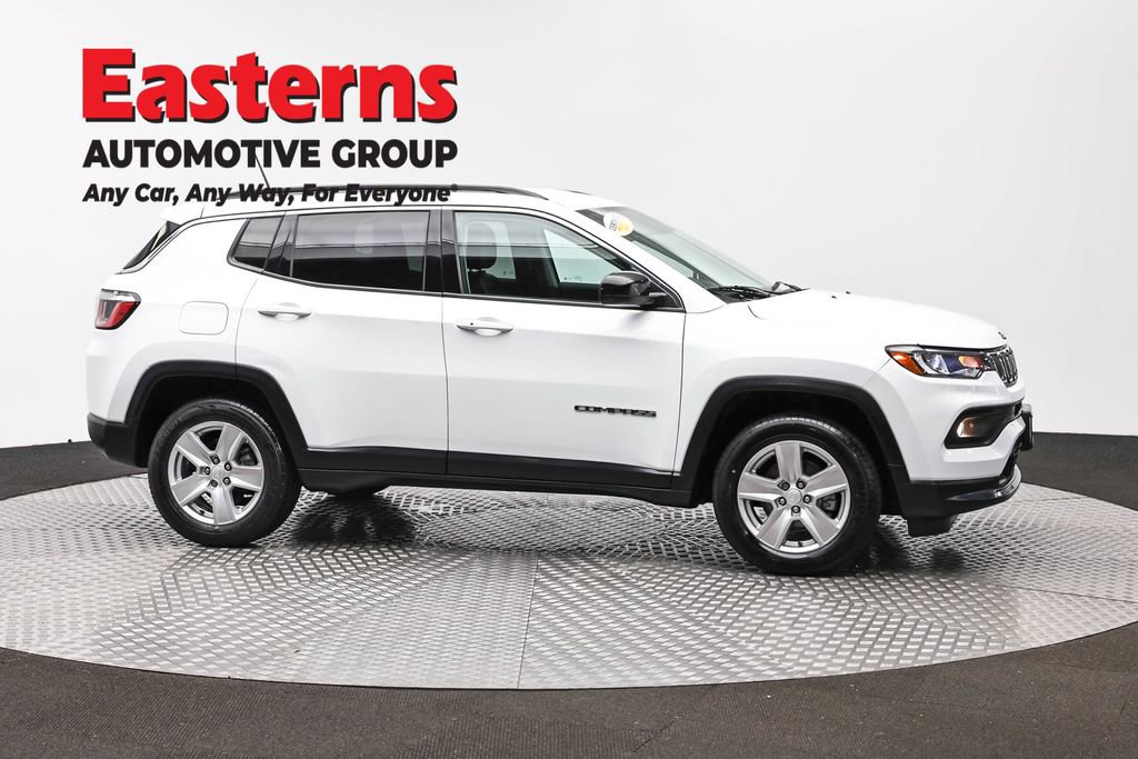 Used 2022 Jeep Compass Latitude w/ Convenience Group AWD/4WD image 4