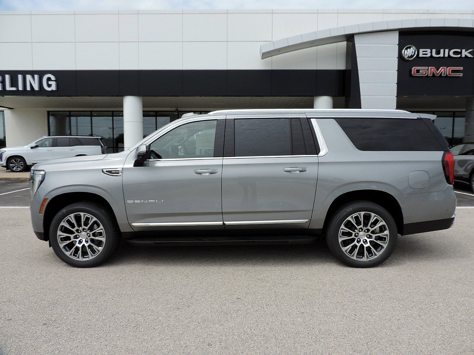 New 2026 GMC Yukon XL Denali w/ Advanced Technology Package AWD/4WD image 8