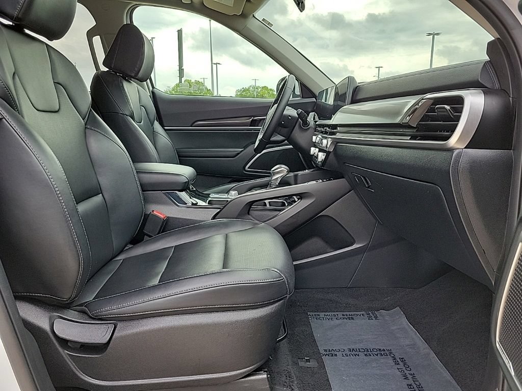 Used 2025 Kia Telluride S AWD/4WD image 16
