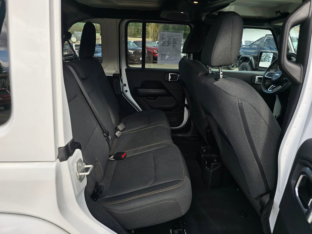 Used 2024 Jeep Wrangler Sahara image 13