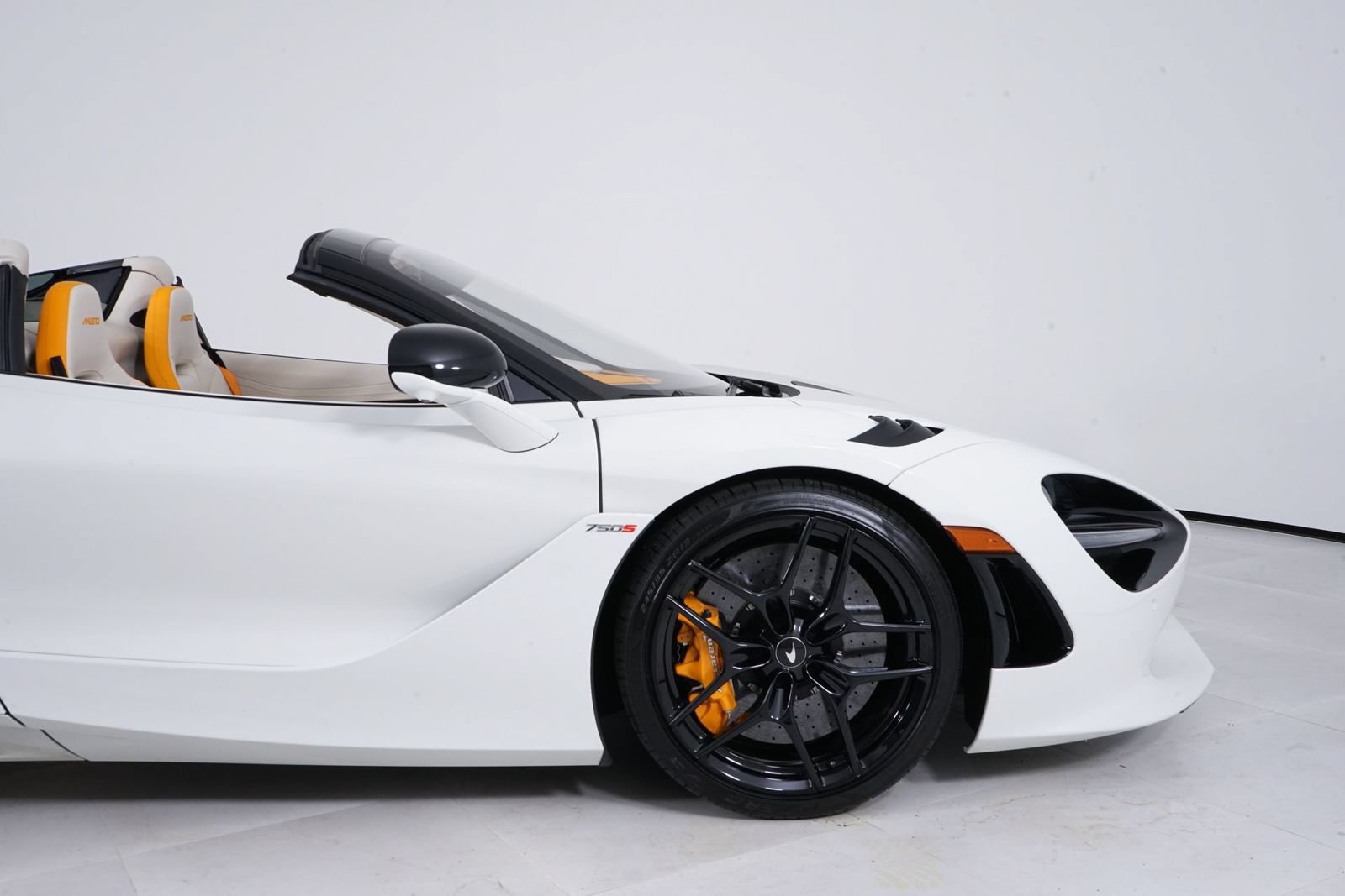 Used 2024 McLaren 750S Spider RWD image 14