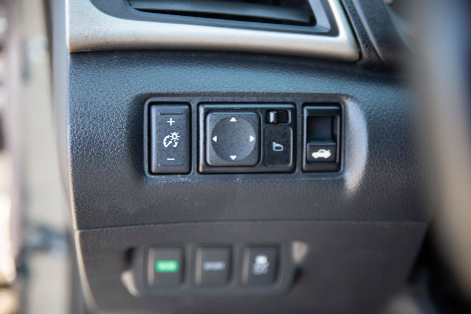 Used 2014 Nissan Sentra SL w/ Premium Package image 18