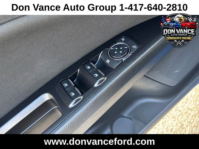 Used 2018 Ford Fusion SE w/ Equipment Group 201A image 2