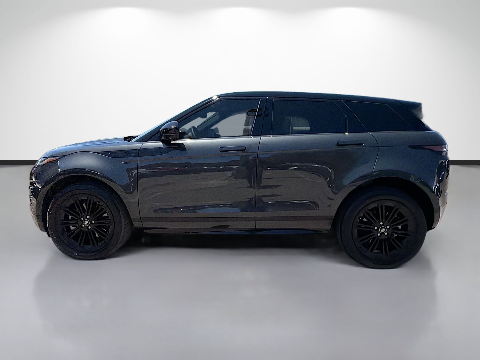 Used 2025 Land Rover Range Rover Evoque Dynamic SE AWD/4WD image 2