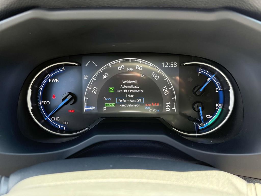 Used 2025 Toyota RAV4 SE image 29