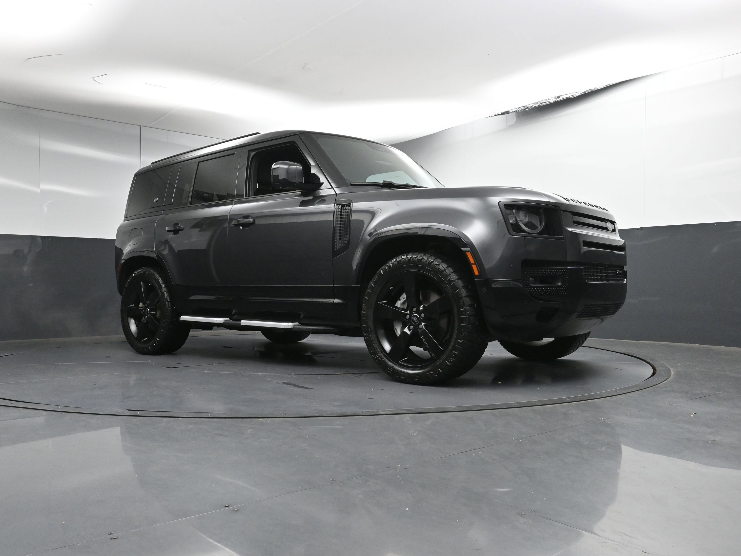 Used 2023 Land Rover Defender 110 X-Dynamic SE image 30