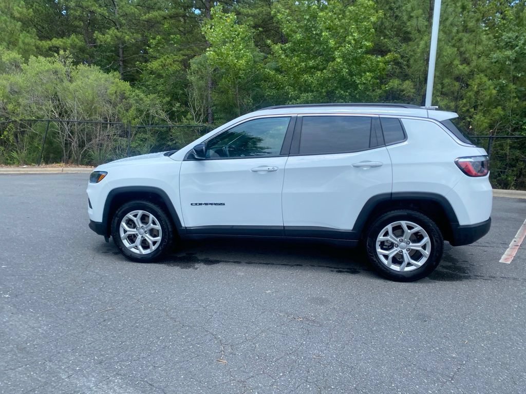 Used 2024 Jeep Compass Latitude AWD/4WD image 7