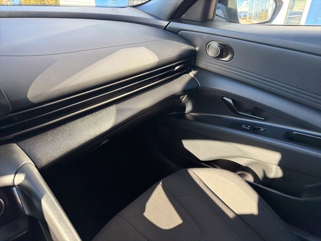 Certified 2025 Hyundai Elantra Sport image 31