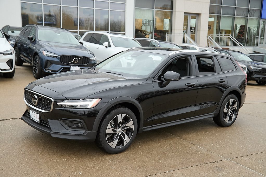 New 2026 Volvo V60 B5 Cross Country Plus w/ Climate Package image 6