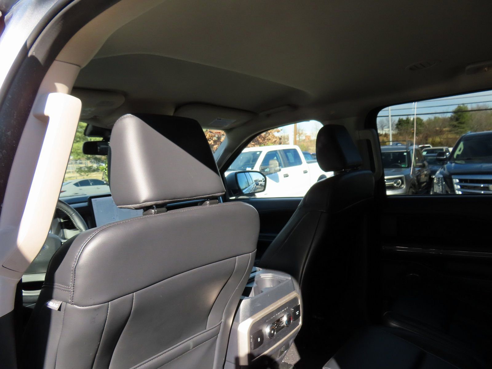 Used 2024 Ford Expedition Max XLT image 30