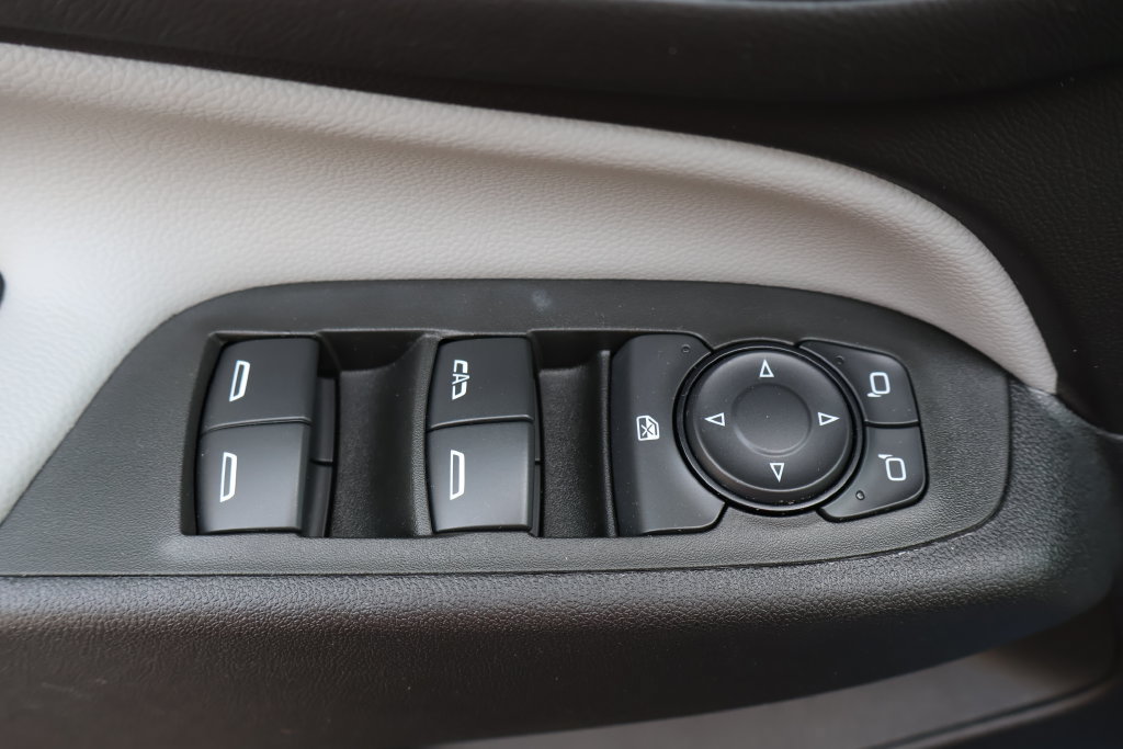 Used 2024 Chevrolet Equinox LS w/ LS Convenience Package FWD image 19